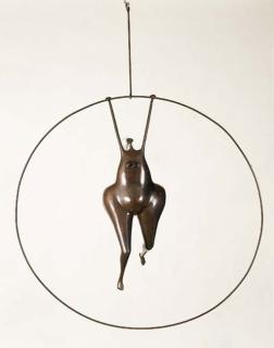 Abigail Varela - Mujer colgada en aro, II