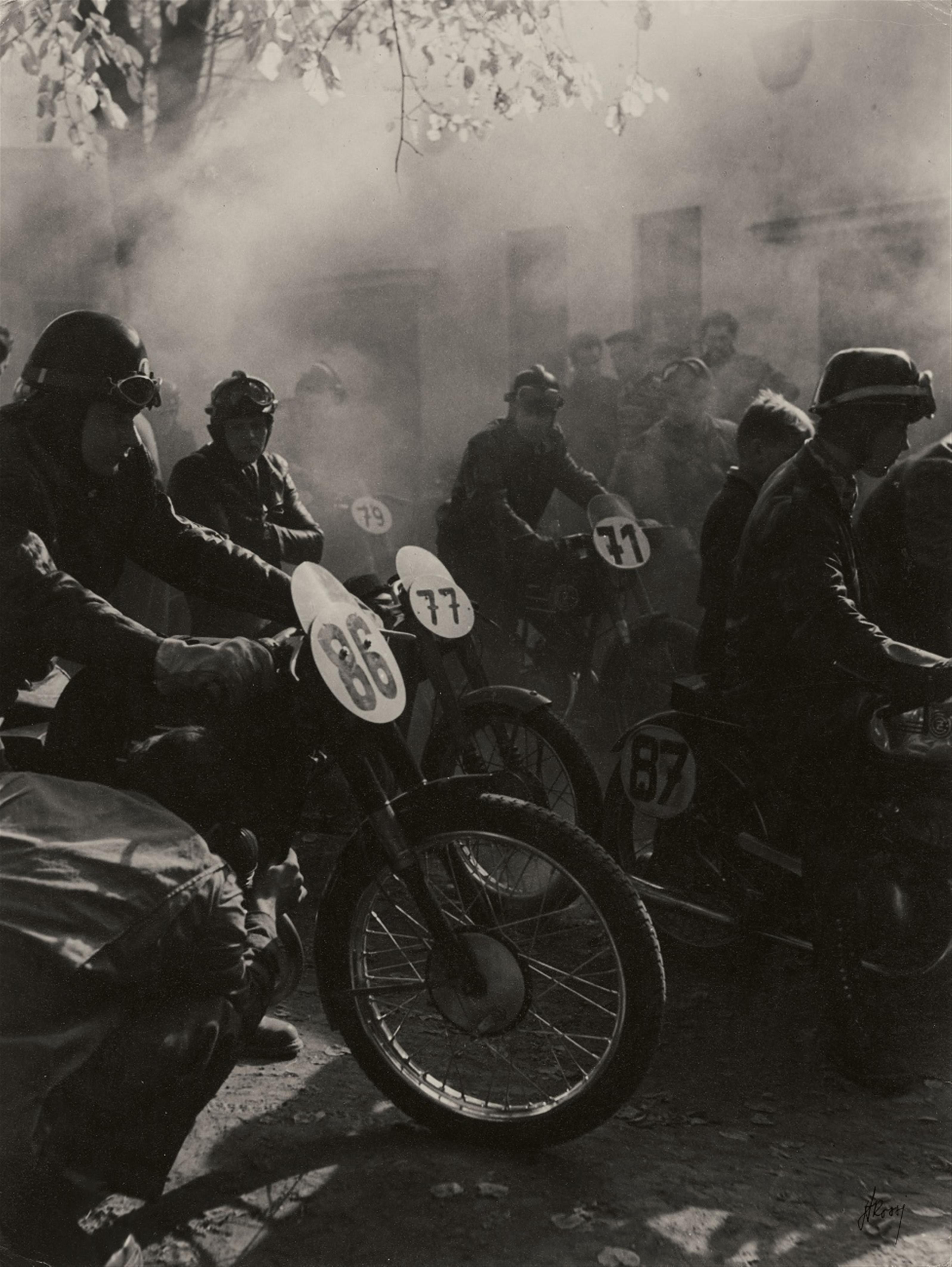 Adolf Rossi - ... and motors roar