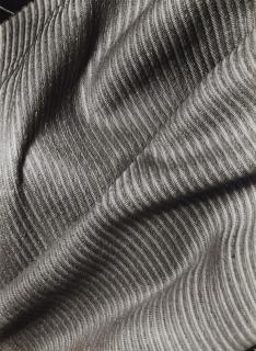 Albert Hennig - Gewebeaufnahme Vorhangstoff (Otti Berger). Mantel mit Kragen