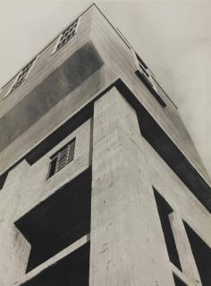 Albert Renger–Patzsch - Kohlenturm von unten gesehen (Coal tower seen from below), 1925–1928