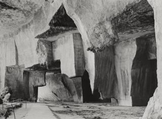Albert Renger-Patzsch - Seilergrotte Syracus, Sizilien (Antiker Steinbruch)