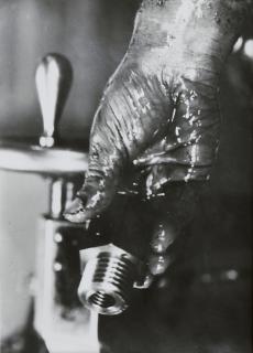 Albert Renger-Patzsch - Untitled (Mecanic)