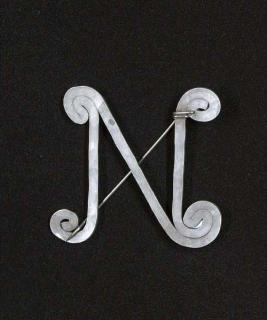 Alexander Calder - N (initial pin)