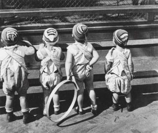 Alexander Rodchenko - Moscow Zoo, Children at the Zoo