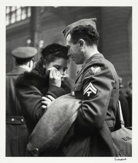 Alfred Eisenstaedt - A Soldier\'s Farewell at Pennsylvania Station, NYC