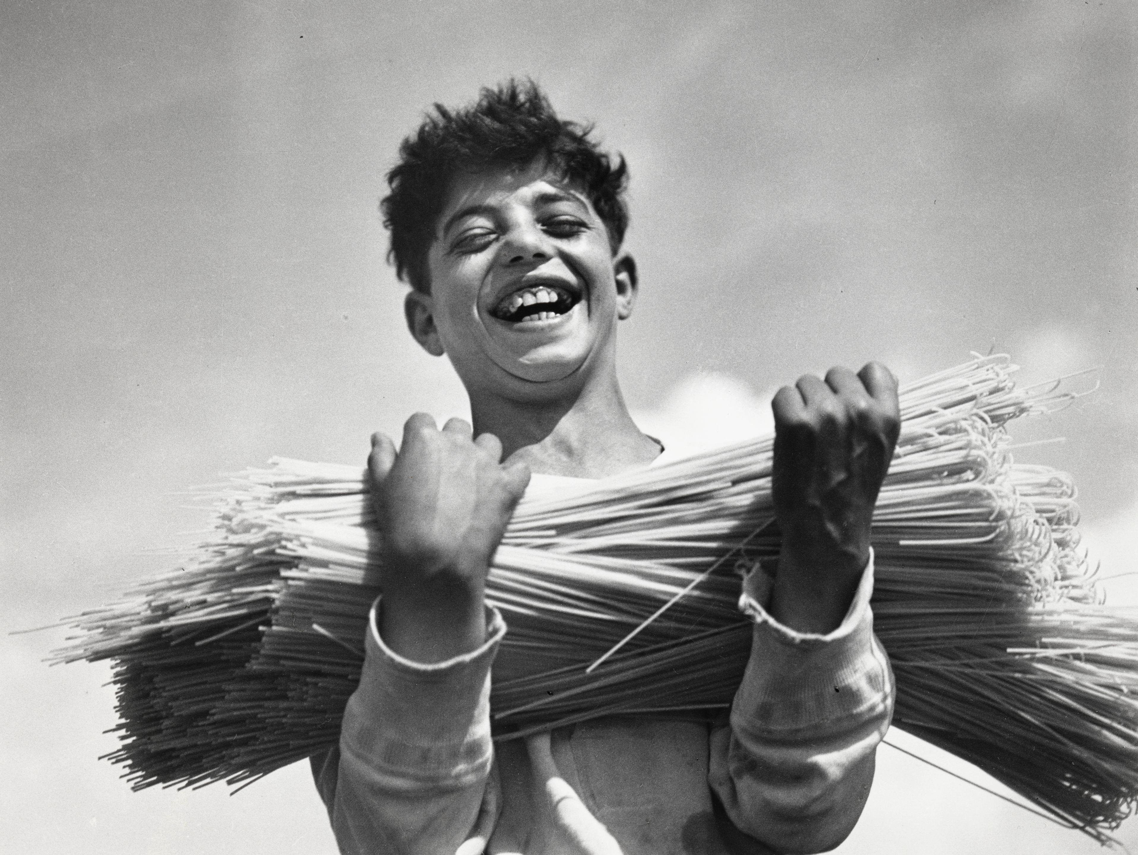 Alfred Eisenstaedt - Boy Carrying Spaghetti in Torre Annunziata Near Naples
