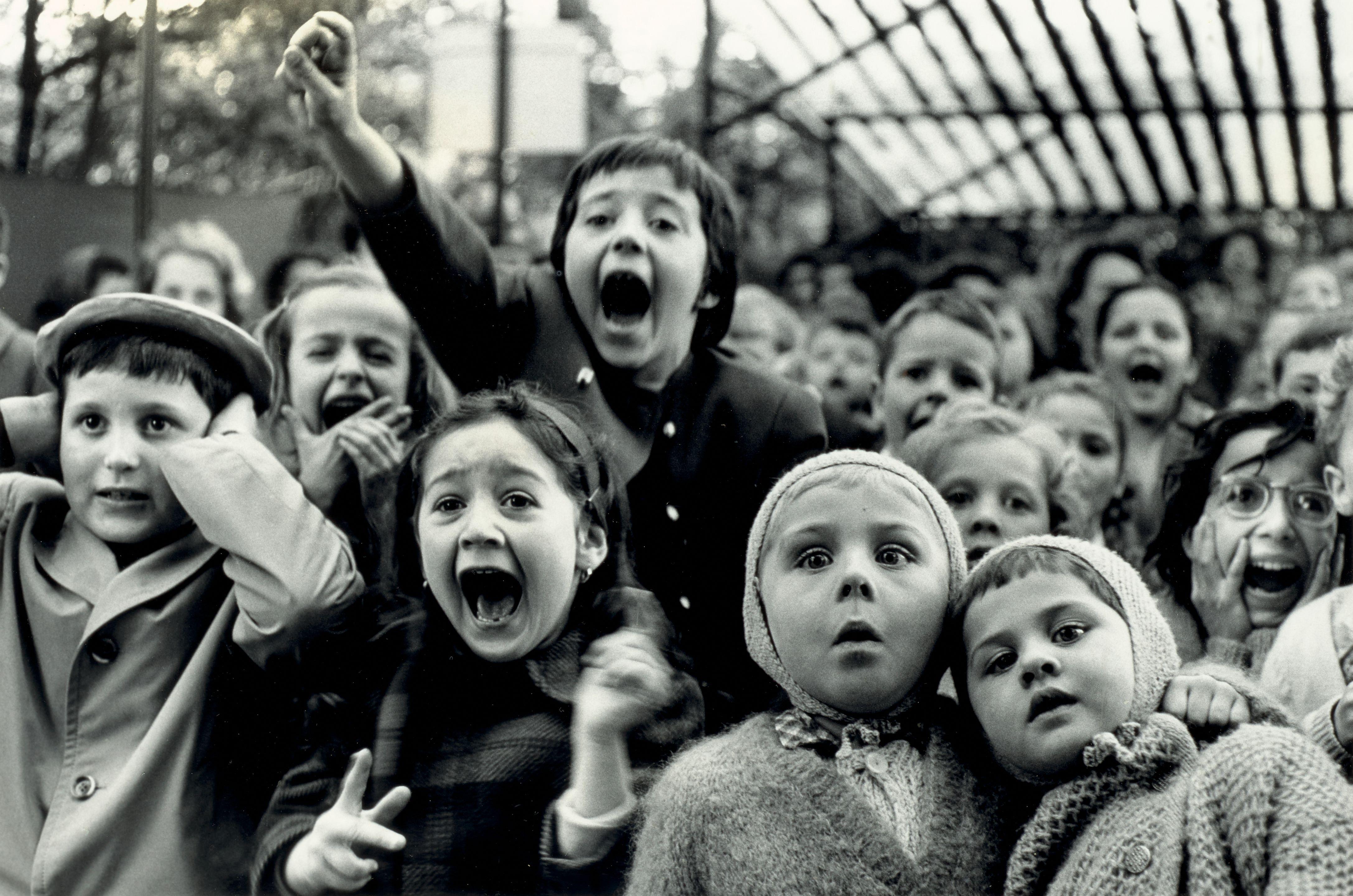 Alfred Eisenstaedt - Children at a Puppet Theater, Paris