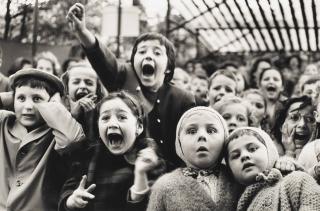 Alfred Eisenstaedt - Children At A Puppet Theatre, Paris, 1963
