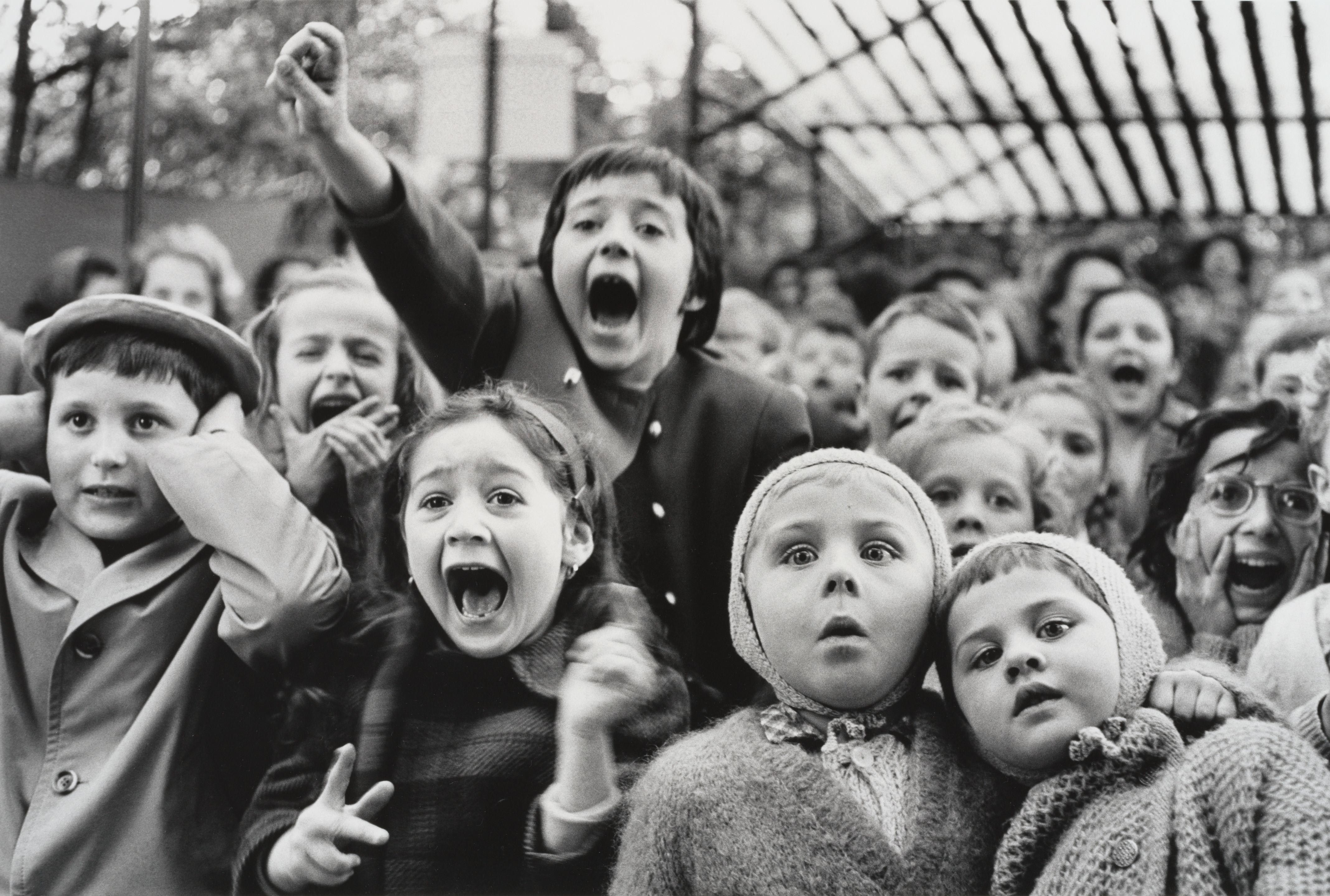 Alfred Eisenstaedt - Children at a Puppet Theatre, Paris