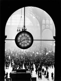 Alfred Eisenstaedt - Farewell of Servicemen, Pennsylvania Station, N.Y.C.