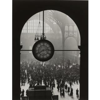 Alfred Eisenstaedt - \'Farewell To Servicemen, Clock At Pennsylvania Station, New York City\'
