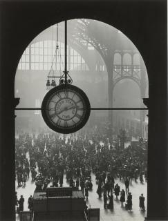 Alfred Eisenstaedt - Farewell To Servicemen, Pennsylvania Station, New York City