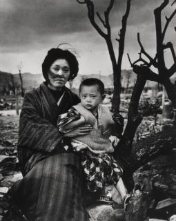 Alfred Eisenstaedt - Mother and Child, Hiroshima