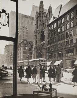 Alfred Eisenstaedt - Pedestrians in midtown seen through window of Fifth Avenue department store, New York, NY, 1942