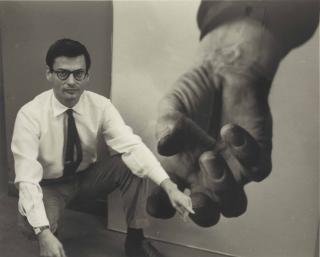 Alfred Eisenstaedt - Richard Avedon in front of \'Henry Moore\', c. 1963
