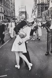 Alfred Eisenstaedt - V-J Day at Times Square, New York City, 1945