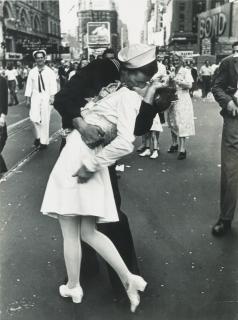 Alfred Eisenstaedt - Vj Day, Times Square, New York City, August 14Th