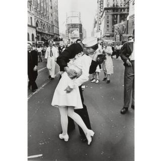 Alfred Eisenstaedt - Vj Day, Times Square, New York City