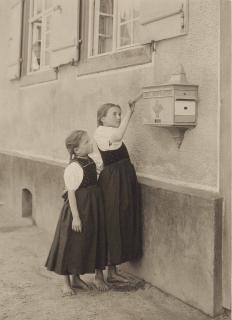 Alfred Stieglitz - The Letterbox, 1894