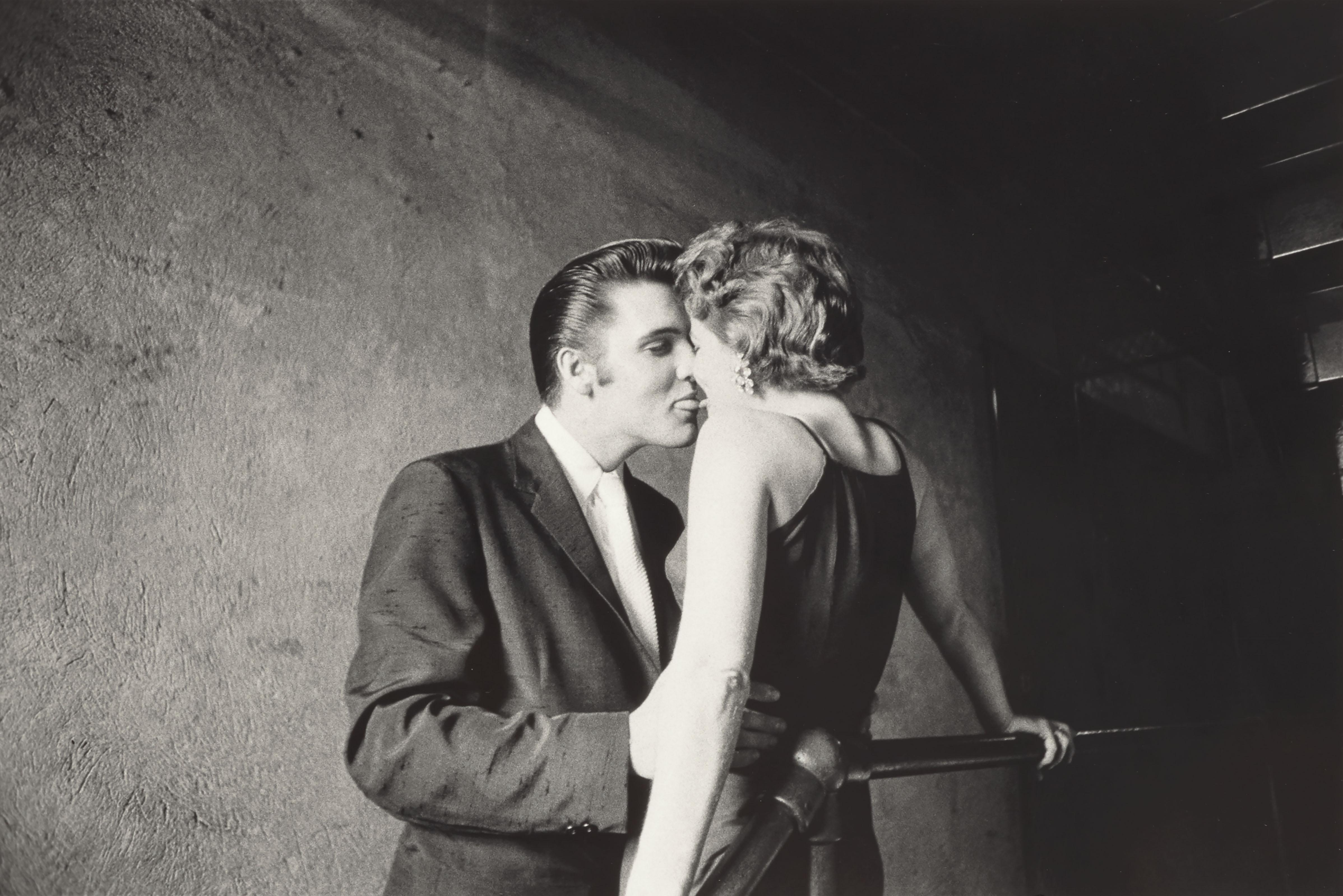 Alfred Wertheimer - The Kiss, Elvis and date, 1956
