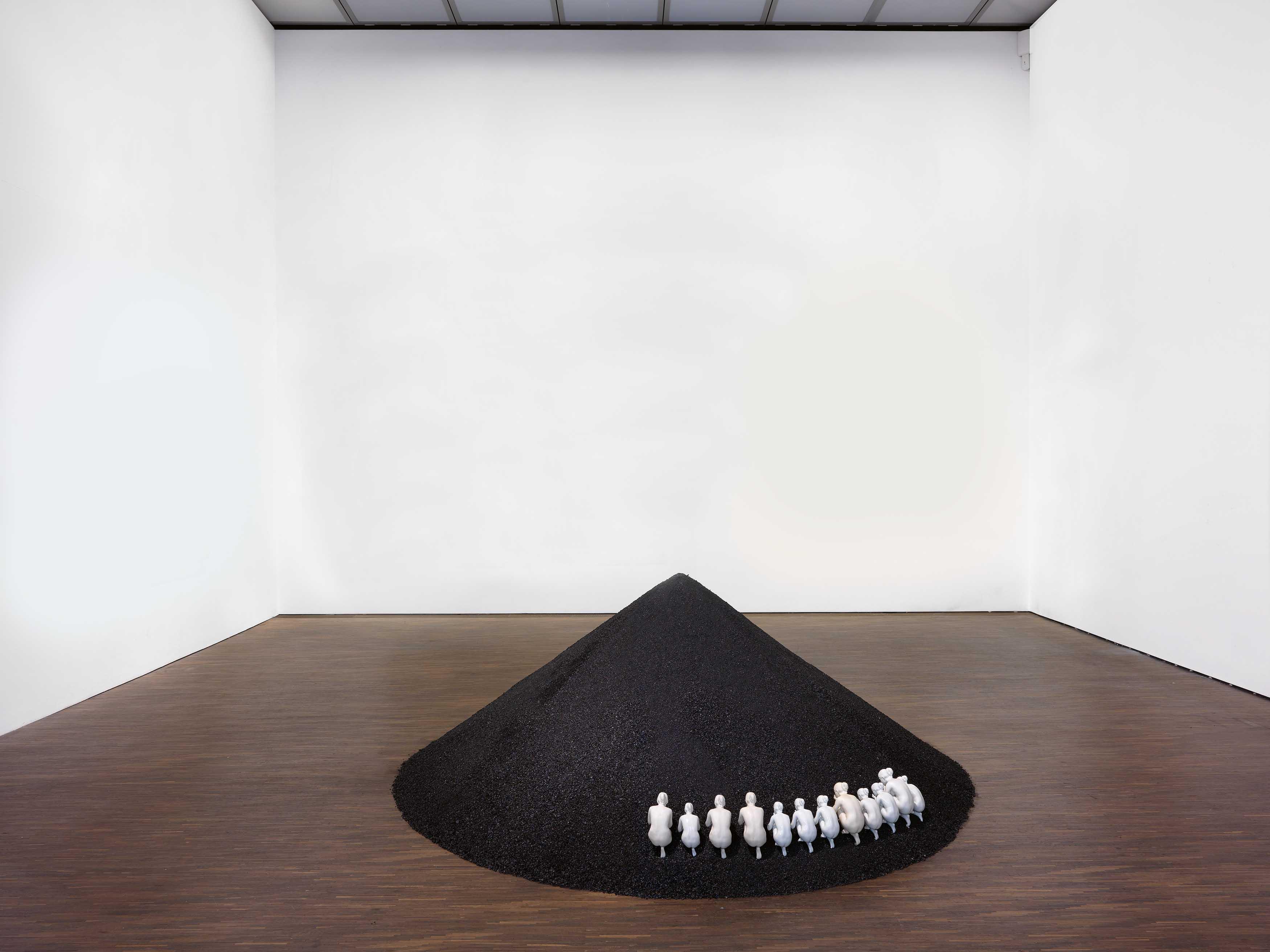 Alicja Kwade - Die Trinkenden.