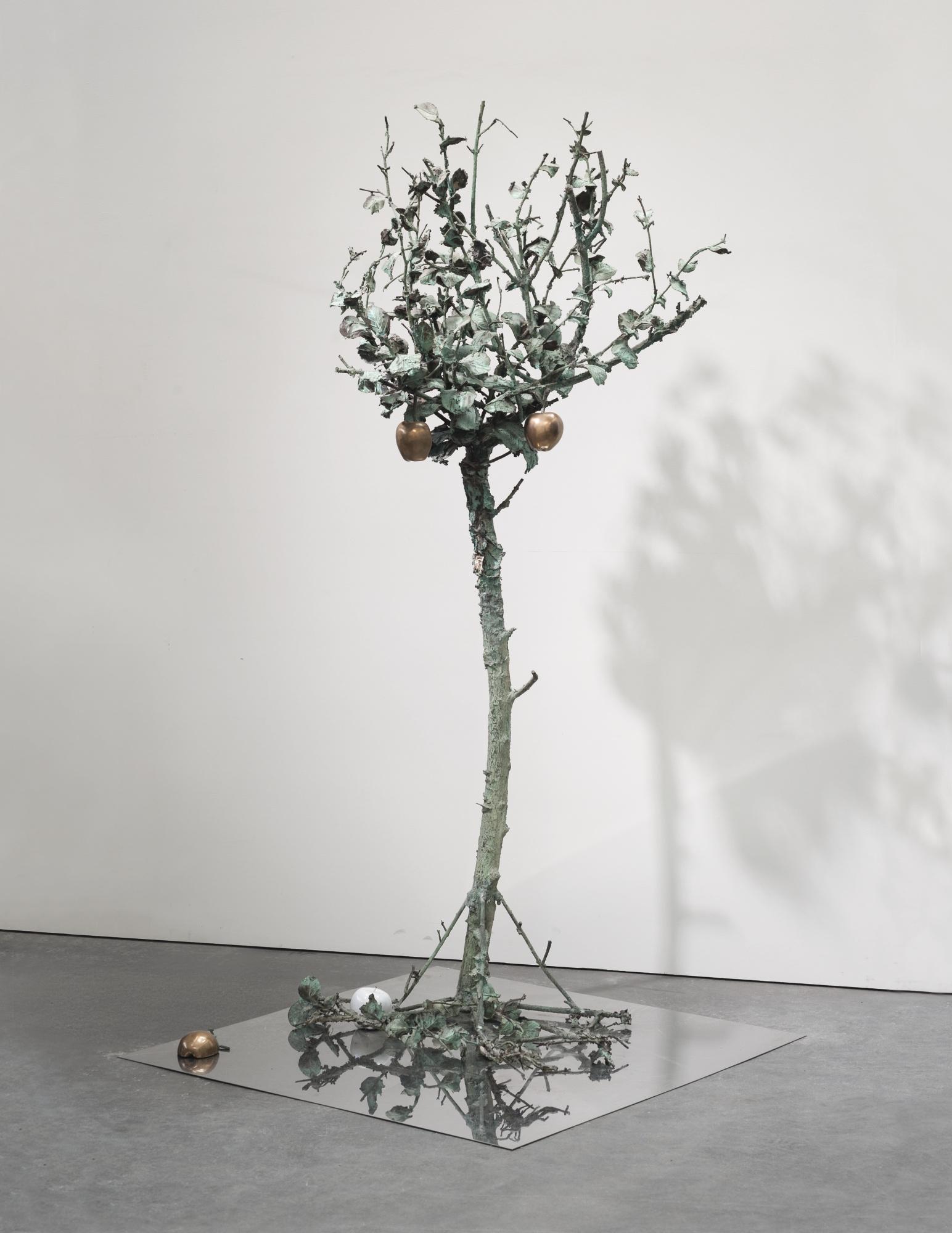 Alik Cavaliere - Mezzo Albero Con Mele