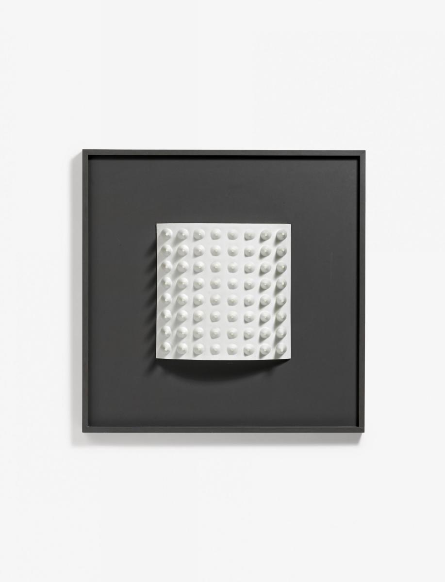 Almir da Silva Mavignier - flach und konvex, weiß.