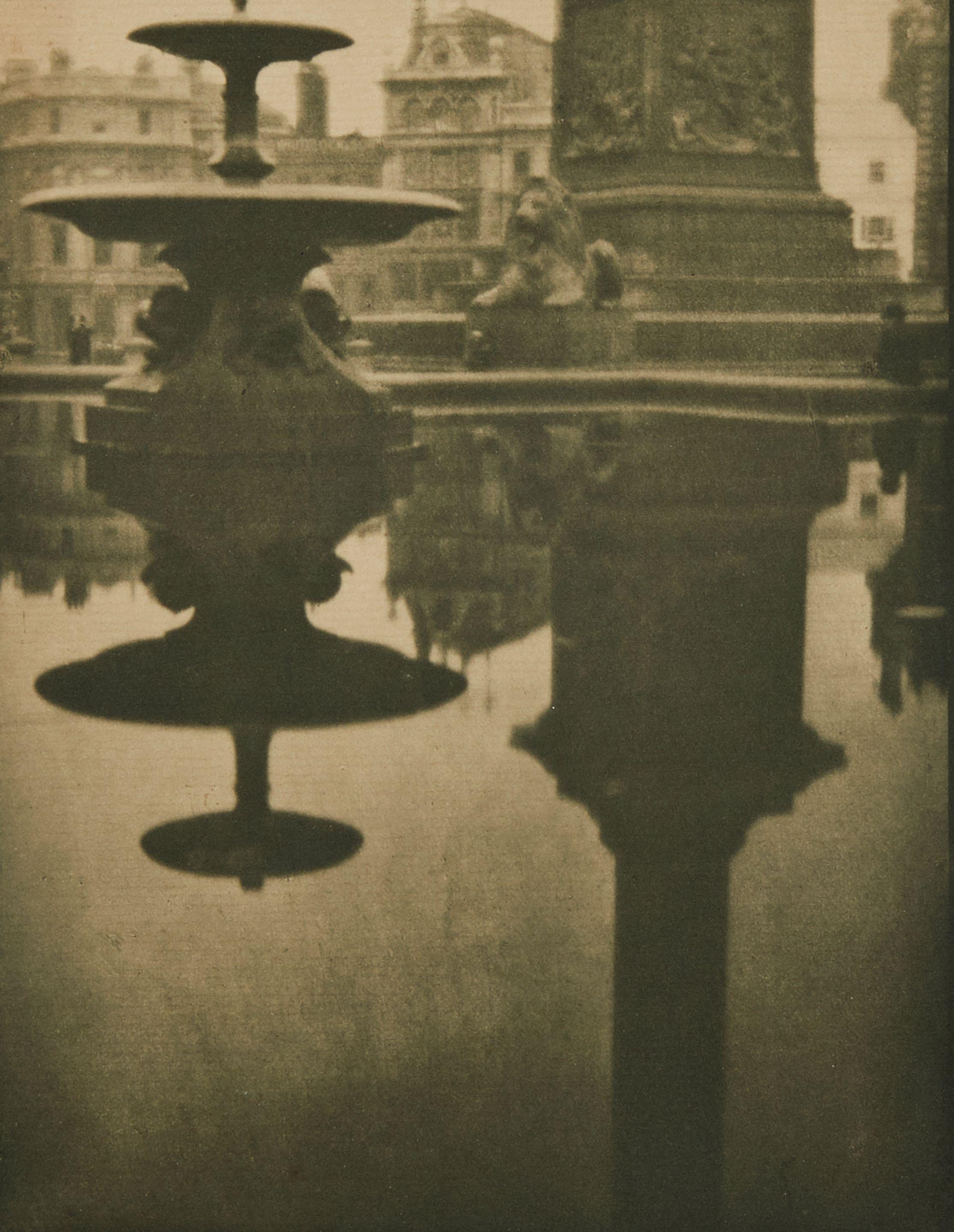 Alvin Langdon Coburn - Trafalgar Square from beneath Nelson\'s Column , from \