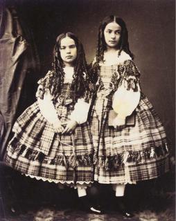 Andre Adolph Eugene Disderi - Deux princesses de Saxe-Weimar; et Madame de Gasne