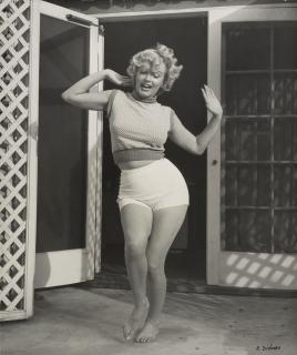 Andre De Dienes - Marilyn in Shorts, Bel Air Hotel, 1953