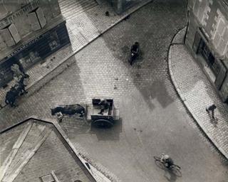 André Kertész - Carrefour, Blois, 1930