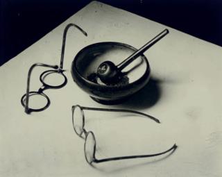 Andre Kertesz - Mondrian\'s Pipe and Glasses, Paris, 1926