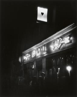 André Kertész - Rue des Vertus, Paris