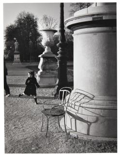 André Kertész - Tuileries, Paris, 1980