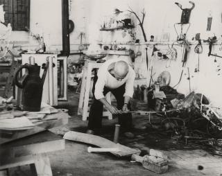 André Villers - Picasso dans sans atelier de sculpture