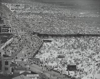 Andreas Feininger - Coney Island, July 4