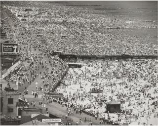 Andreas Feininger - Coney Island, July 4