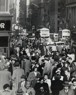Andreas Feininger - Fifth Avenue, Lunchtime Rush
