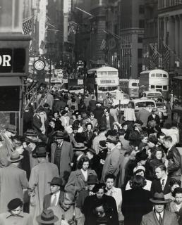 Andreas Feininger - Fifth Avenue, Lunchtime Rush