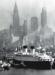 Andreas Feininger - Queen Elizabeth In New York Harbor, 1958