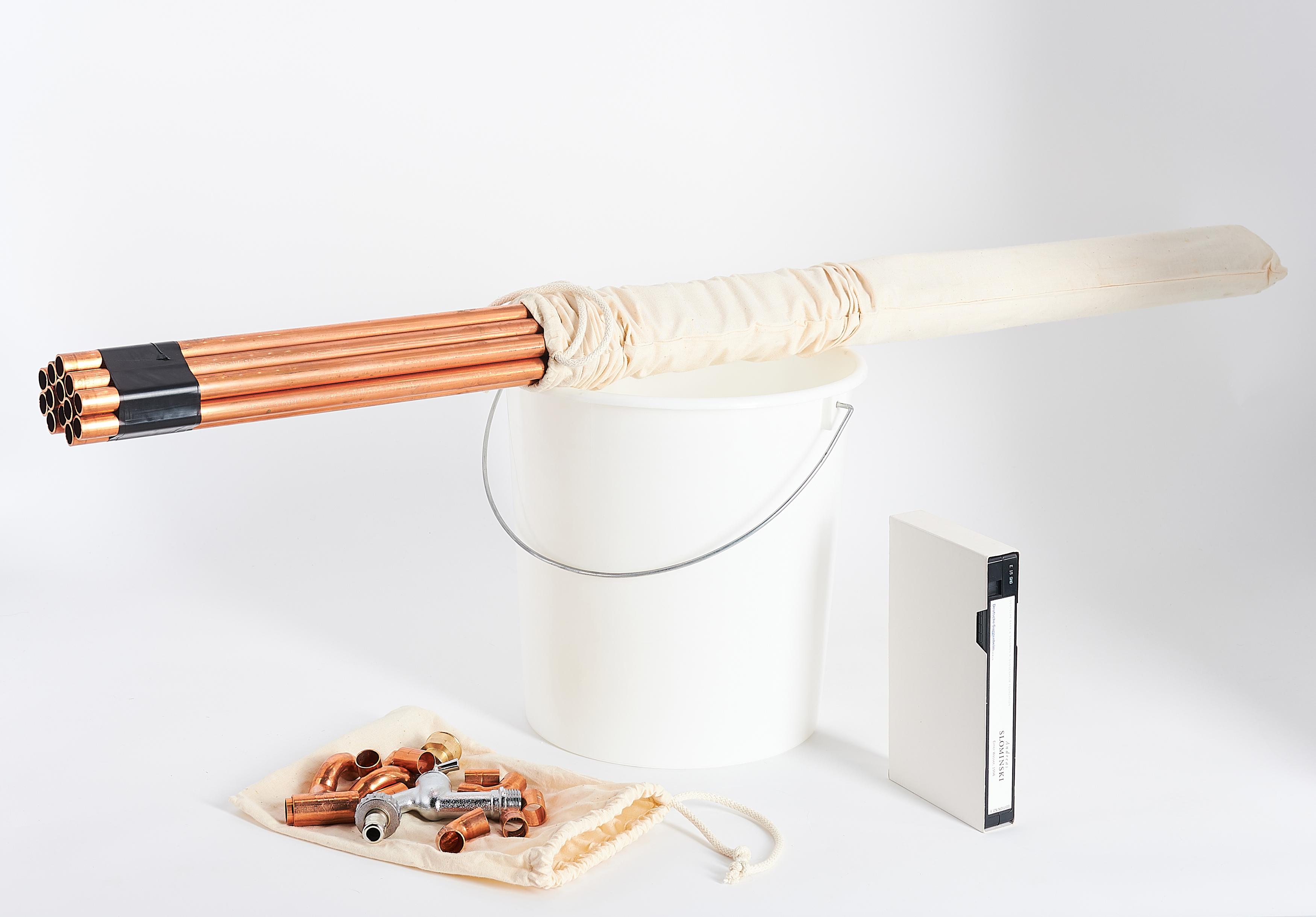 Andreas Slominski - Eimer Wasser