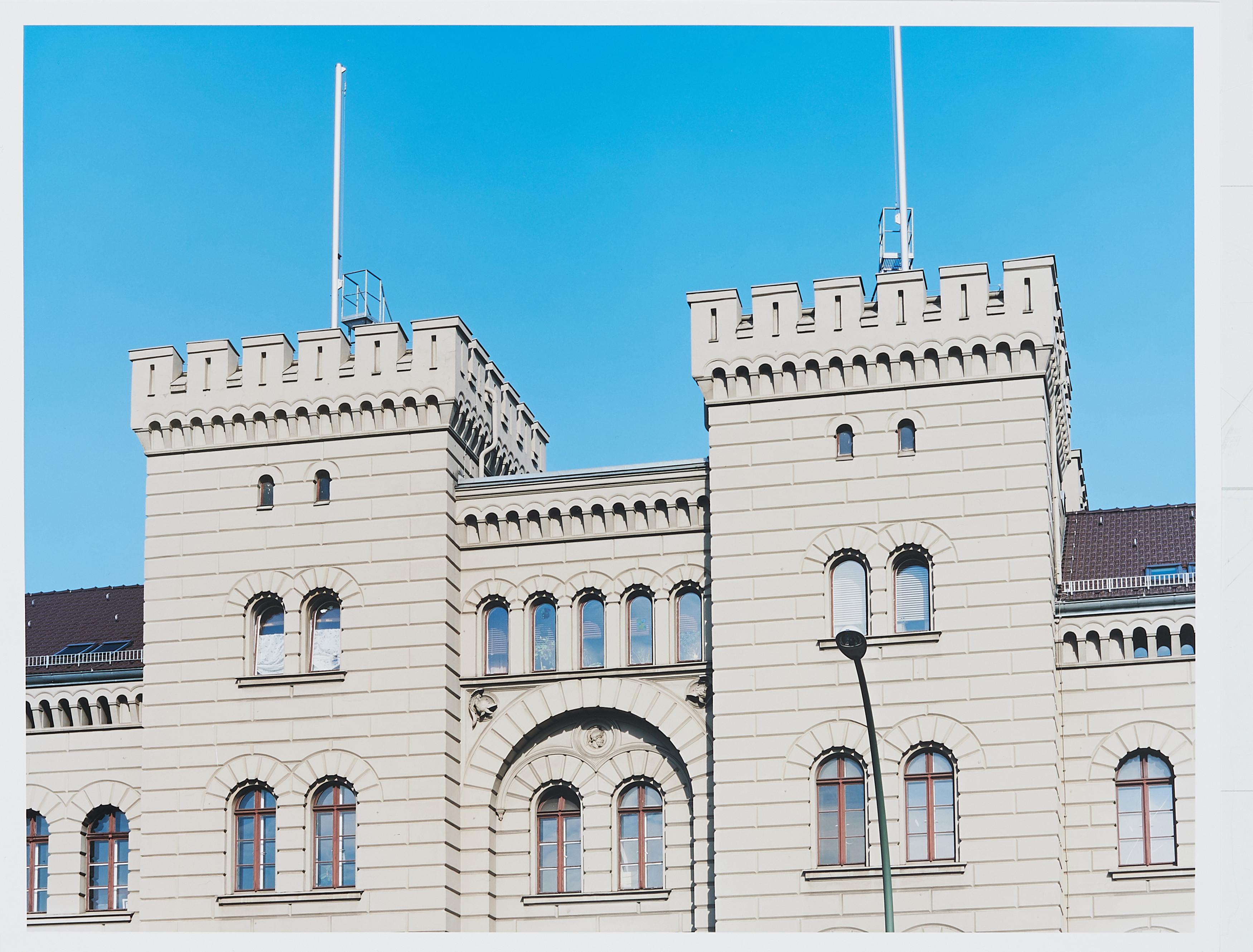 Annette Kelm - Finanzamt Kreuzberg, Mehringdamm.