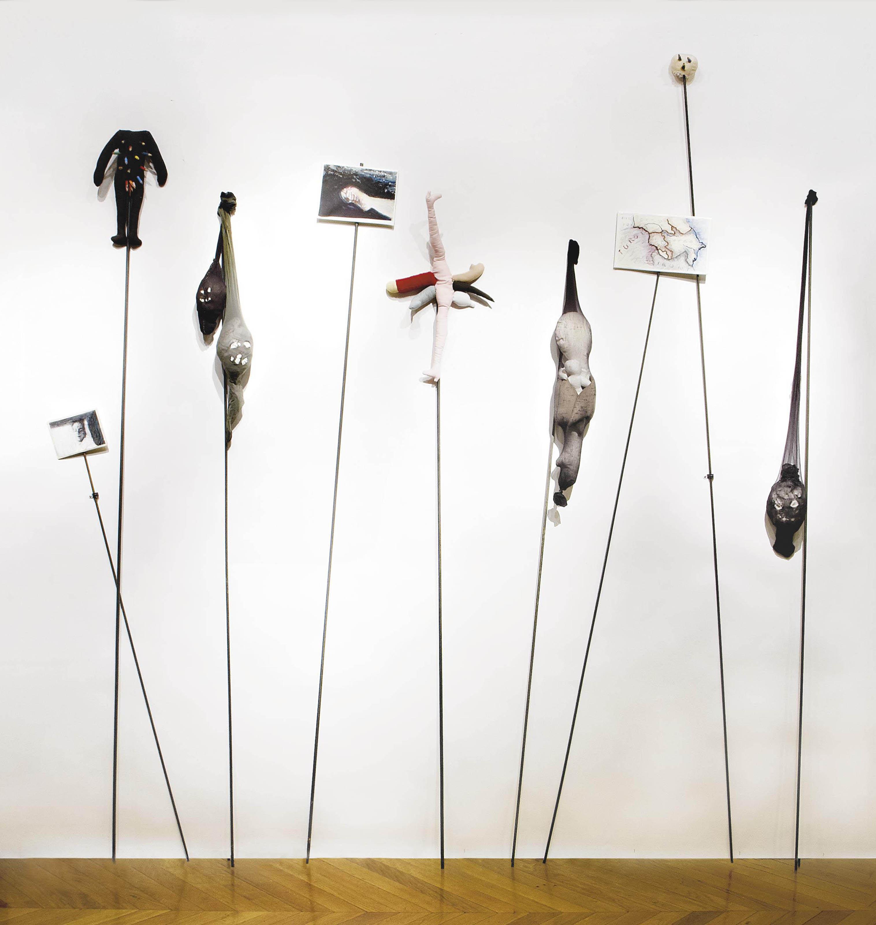 Annette Messager - 9 piques