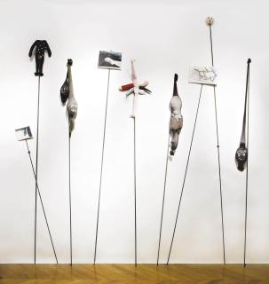 Annette Messager - 9 piques