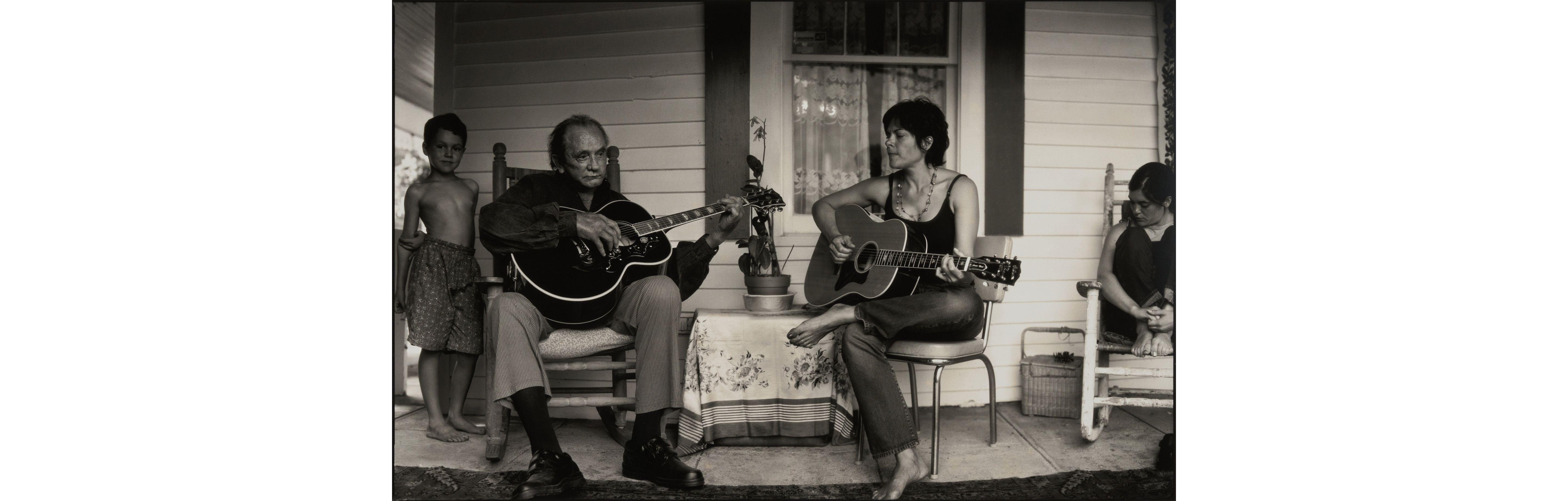 Annie Leibovitz - Johnny Cash and Rosanne Cash, Hiltons, Virginia