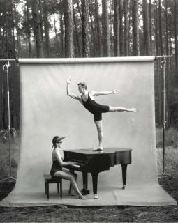 Annie Leibovitz - Mikhail Baryshnikov And Linda Dowdell, White Oak, Florida, 1990