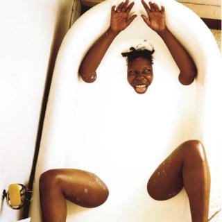 Annie Leibovitz - Whoopi Goldberg, Berkeley, California, 1984