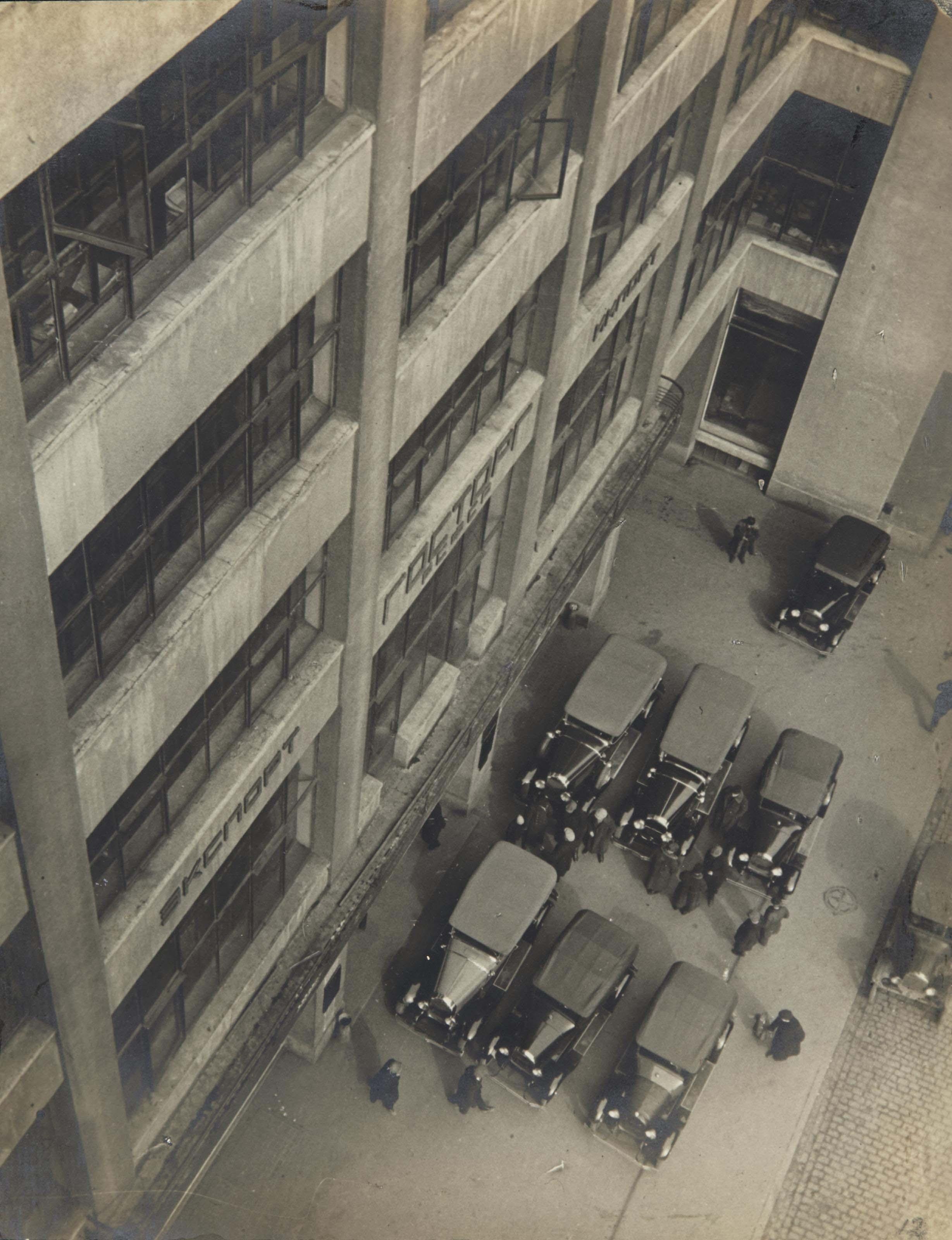 Arkadi Shaikhet - Automobiles De L\'Usine Gorki, Moscou, 1930