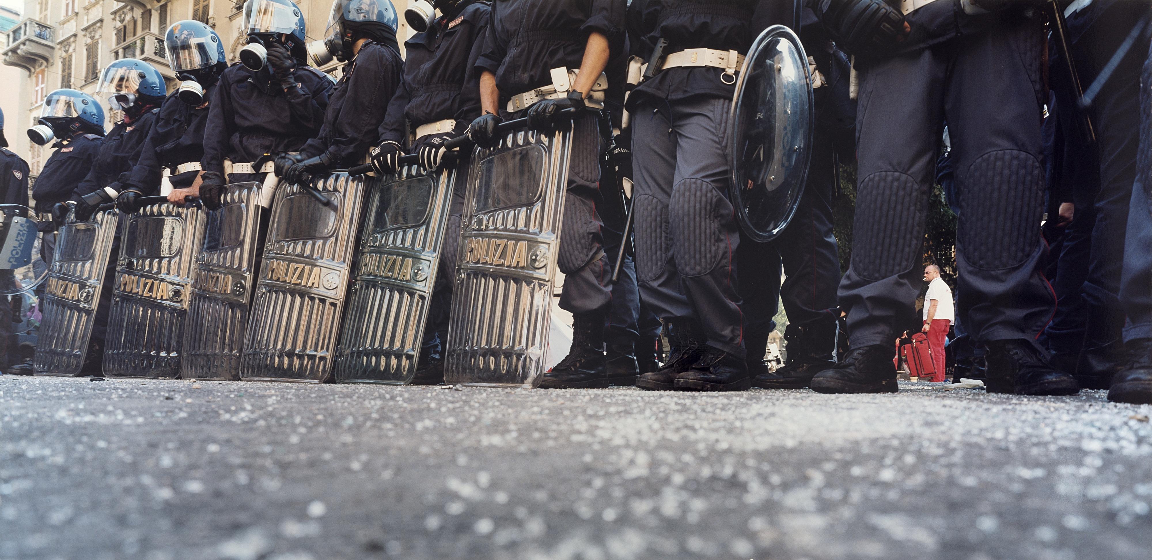 Armin Linke - Summit G8 2001