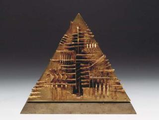 Arnaldo Pomodoro - Piramide